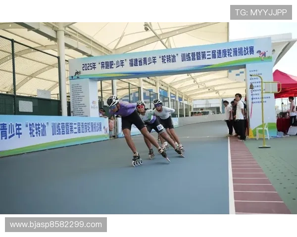 公开训练掀热潮媒体围观成为赛事开赛前最强热门话题焦点全场关注